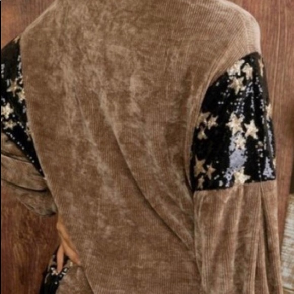 🔥SALE🔥Stunning Mocha Top - Picture 3 of 8